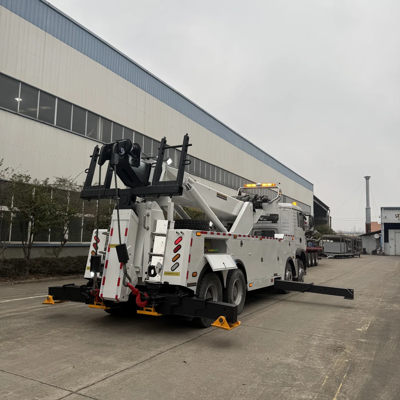 50-ton rotator wrecker on outriggers